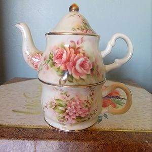 "tea for one" teapot and cup from The Chantilly Tea Room